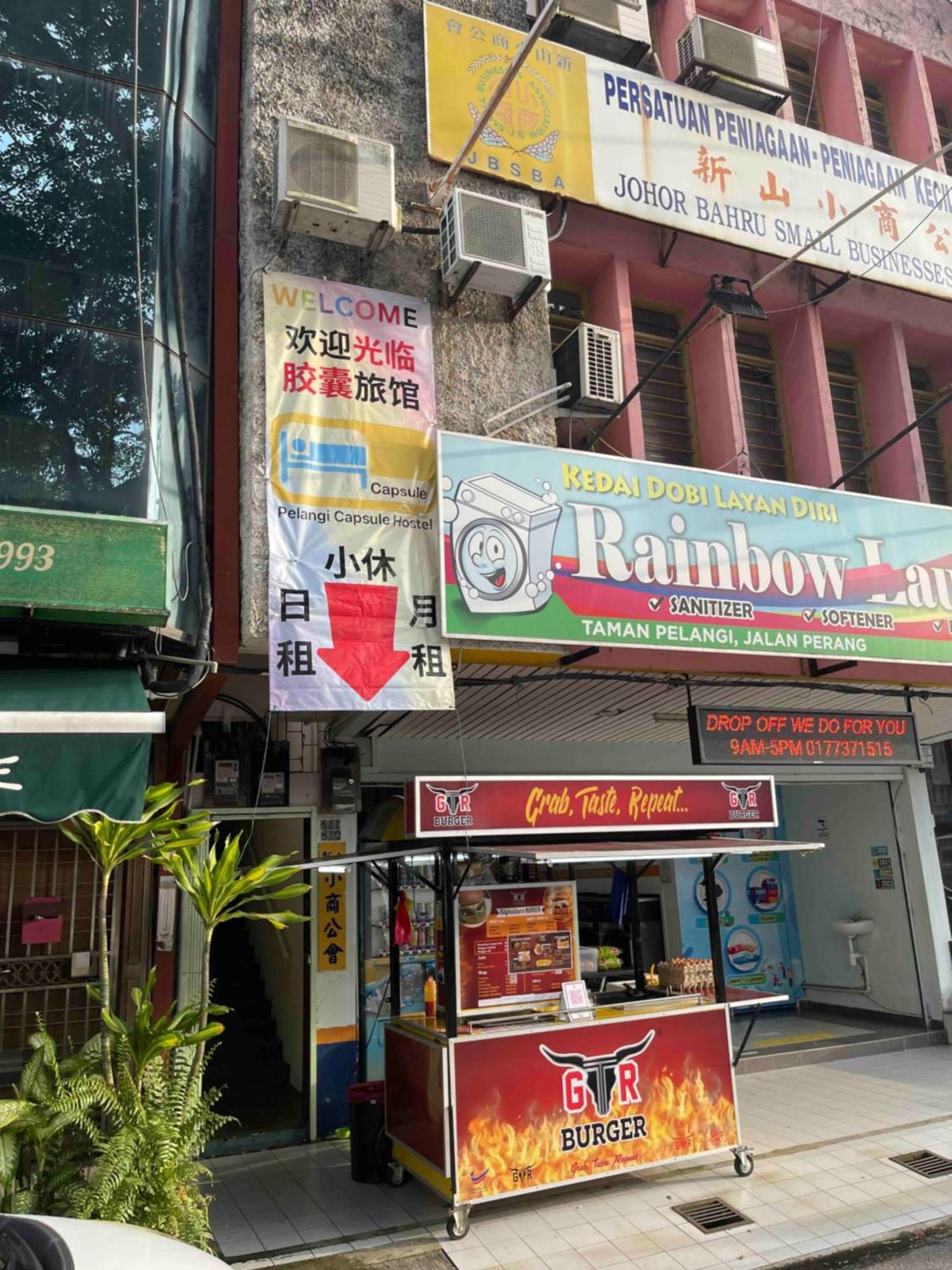 Pelangi Capsule Hostel 新山 外观 照片