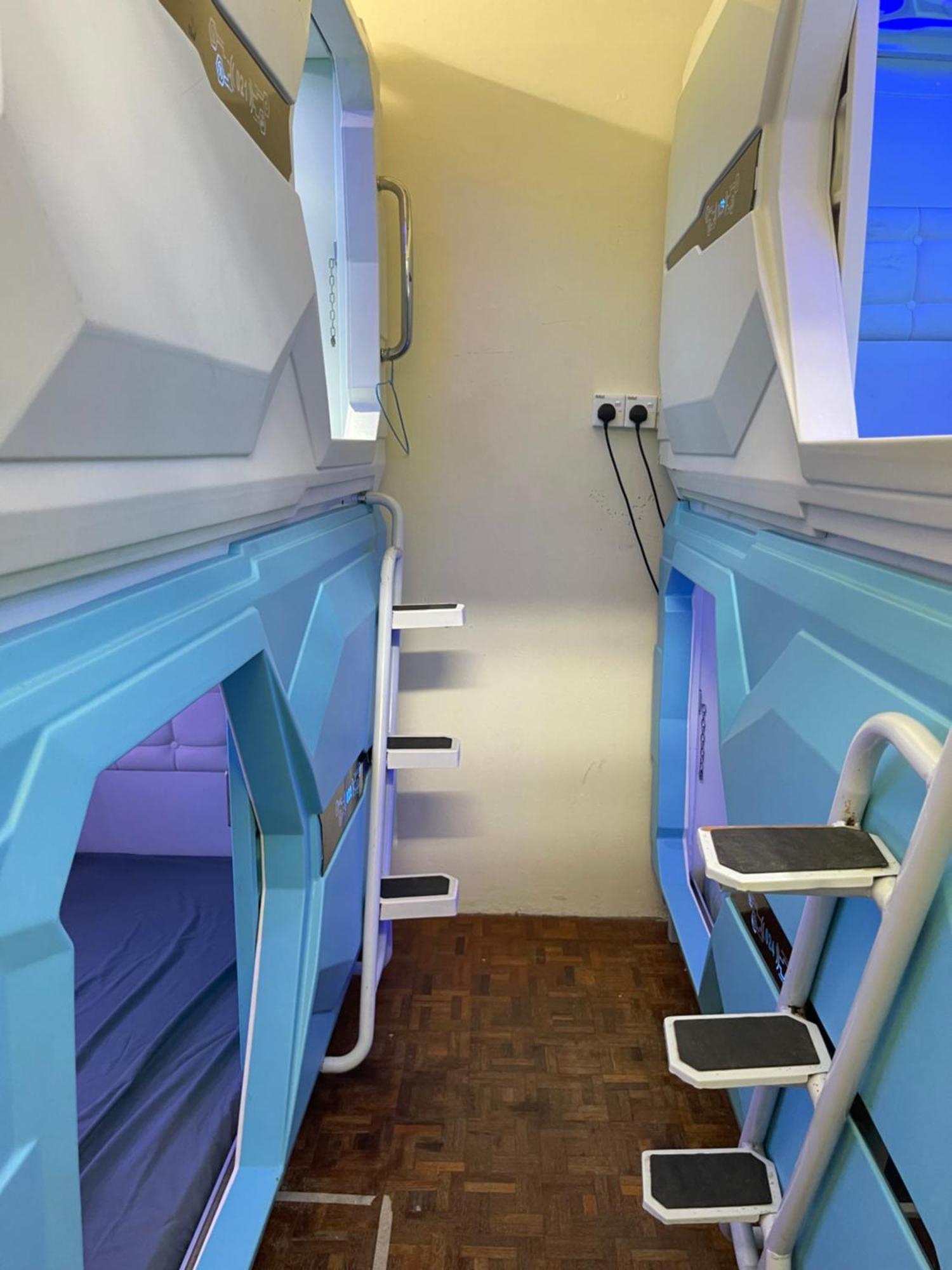 Pelangi Capsule Hostel 新山 外观 照片